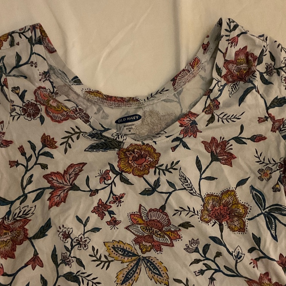 Old Navy Fitted Maternity Floral Short Sleeve Top - Multicolor - Picture 3 of 3